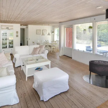 Three-bedroom Holiday In בית נופש אבלטופט